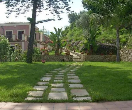 Luca Farm stay Sant'Agata di Militello